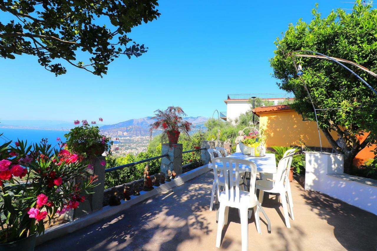 La Rosa Del Sud - De Vivo Realty Sorrento Apartman Kültér fotó
