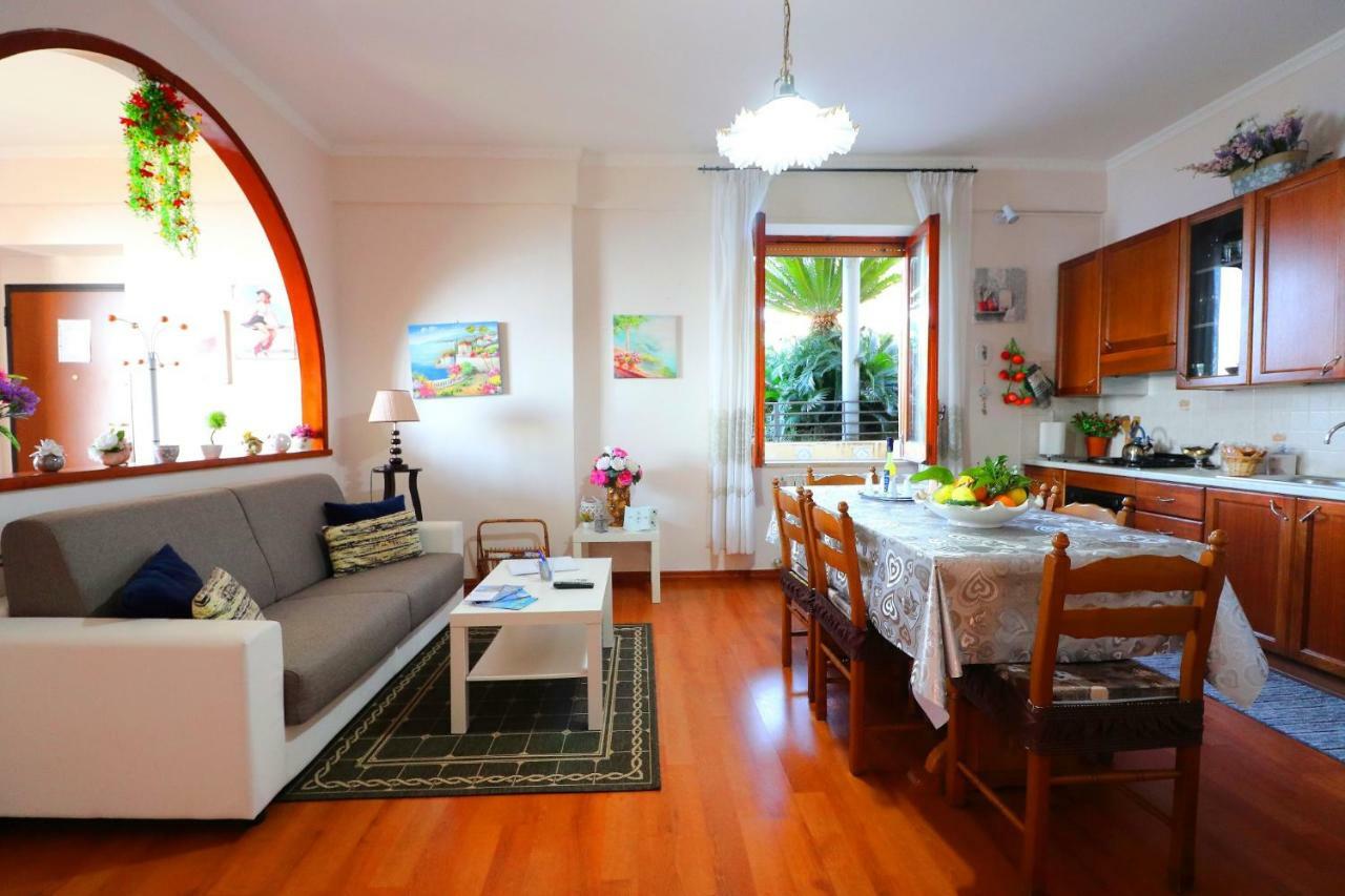 La Rosa Del Sud - De Vivo Realty Sorrento Apartman Kültér fotó